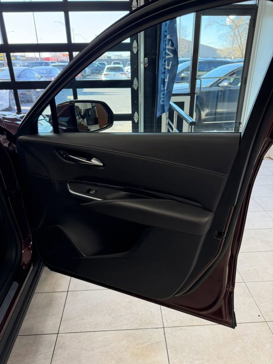 Used 2023 Cadillac XT4 Luxury w/ Cold Weather Package image 22