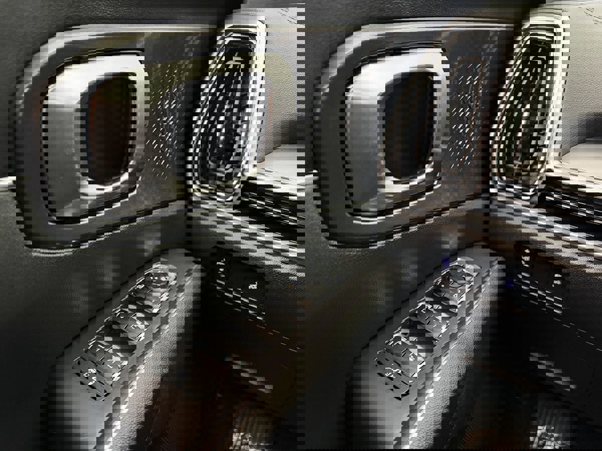 Used 2024 Kia Sorento S image 16