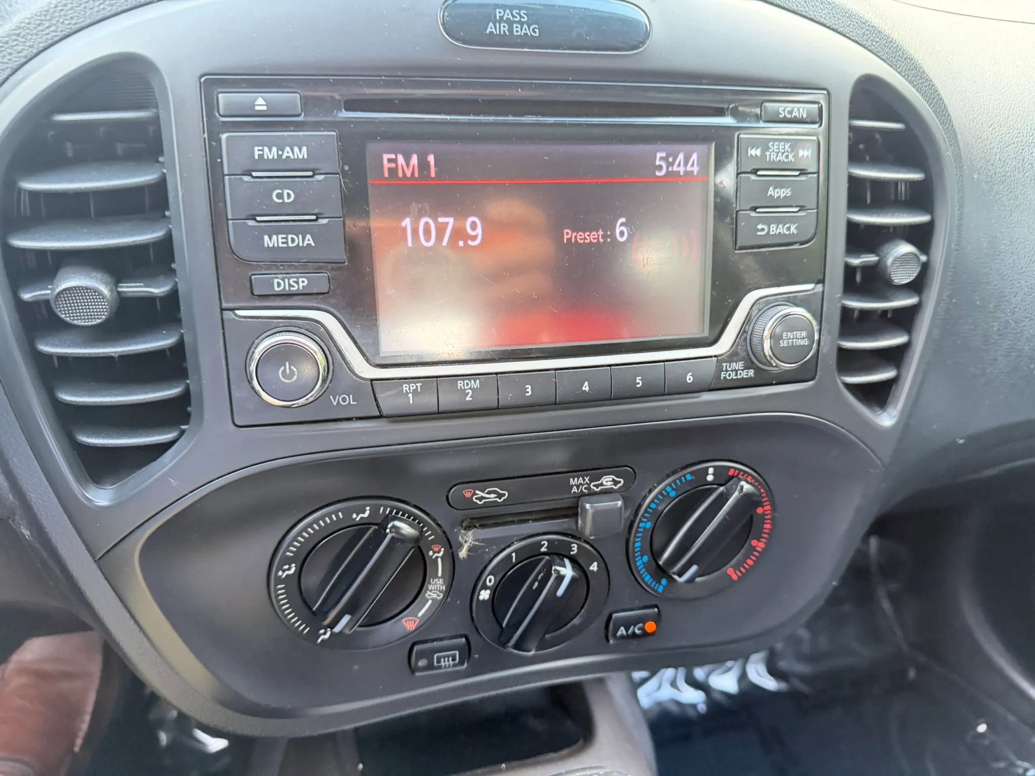 Used 2015 Nissan Juke S FWD image 13