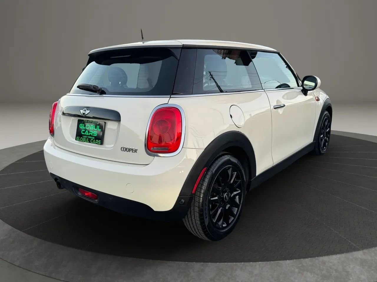 Used 2017 MINI Cooper 2-Door Hardtop image 5