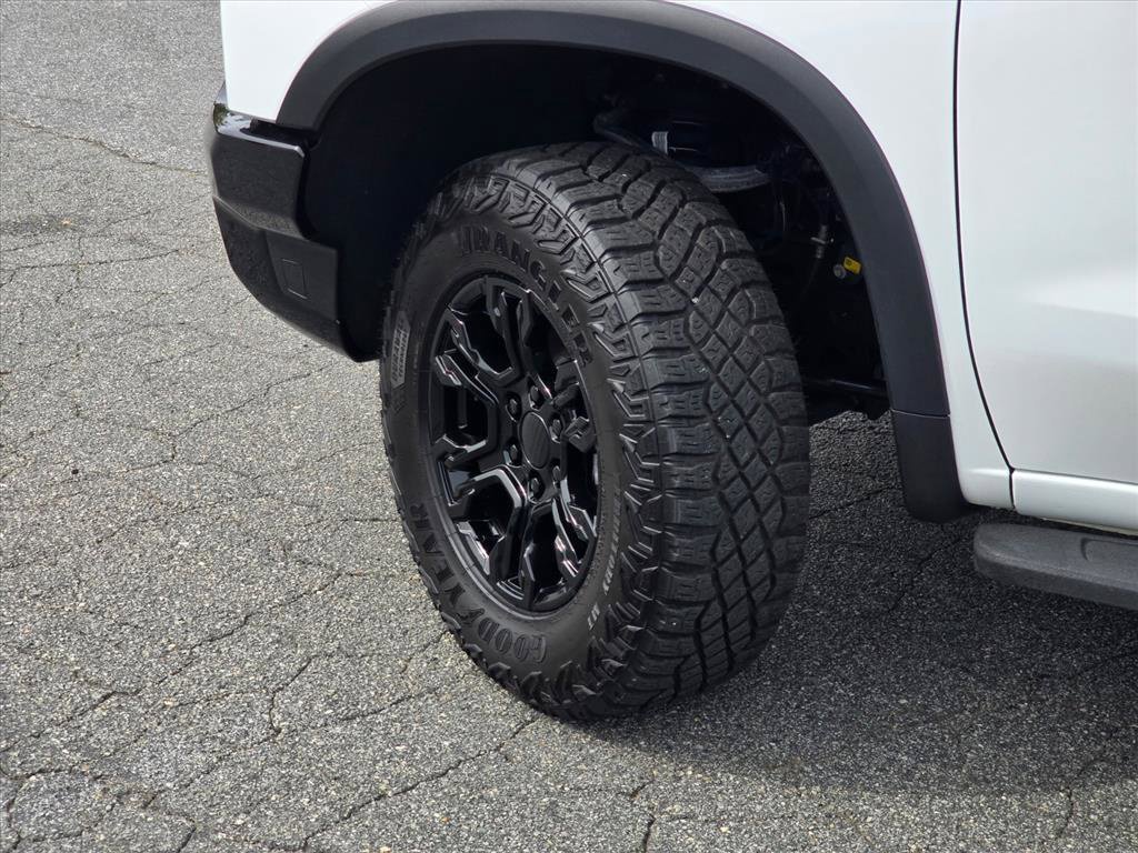Used 2024 Chevrolet Silverado 1500 ZR2 w/ Technology Package AWD/4WD image 27