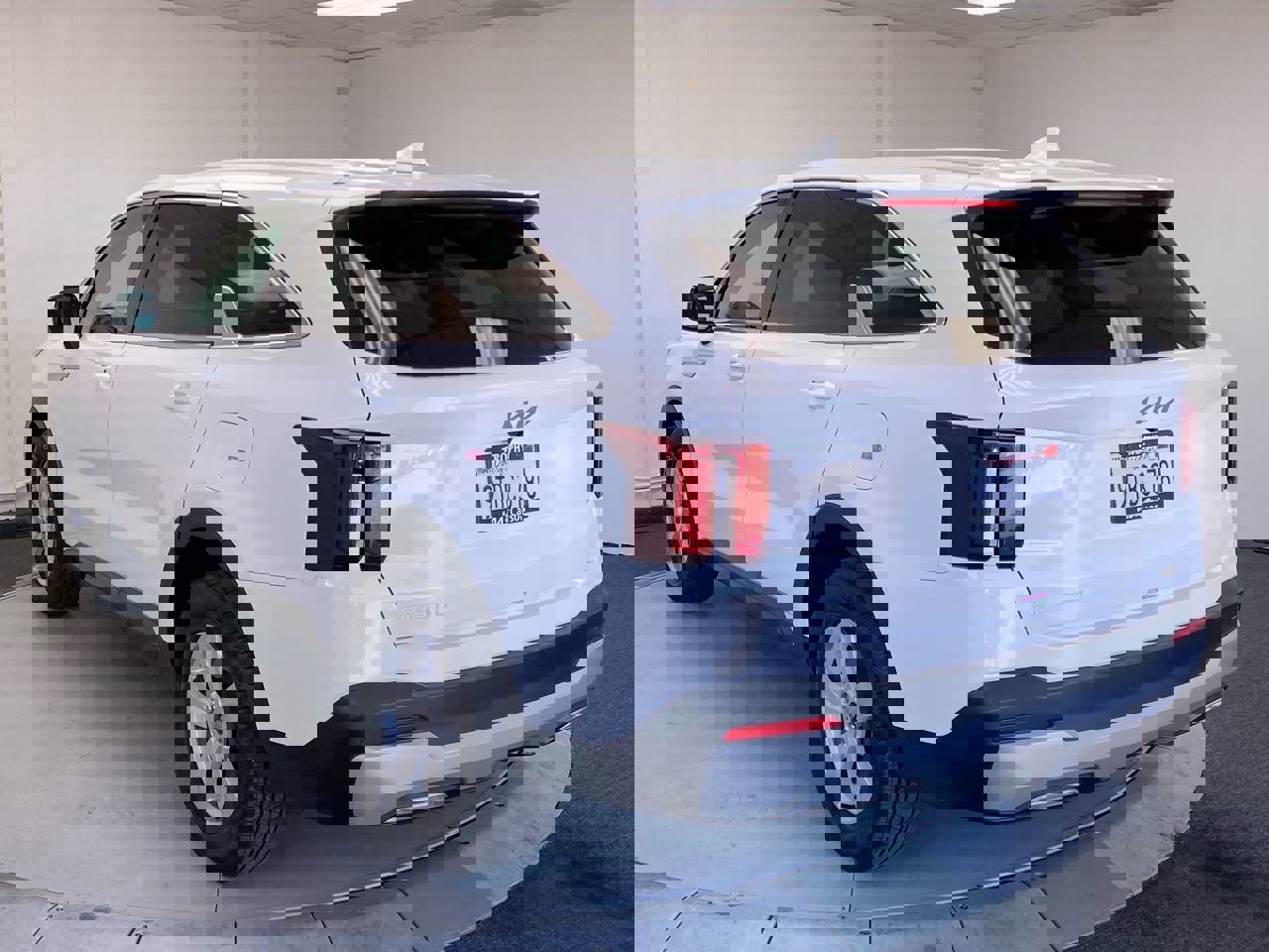 Certified 2025 Kia Sorento LX image 3