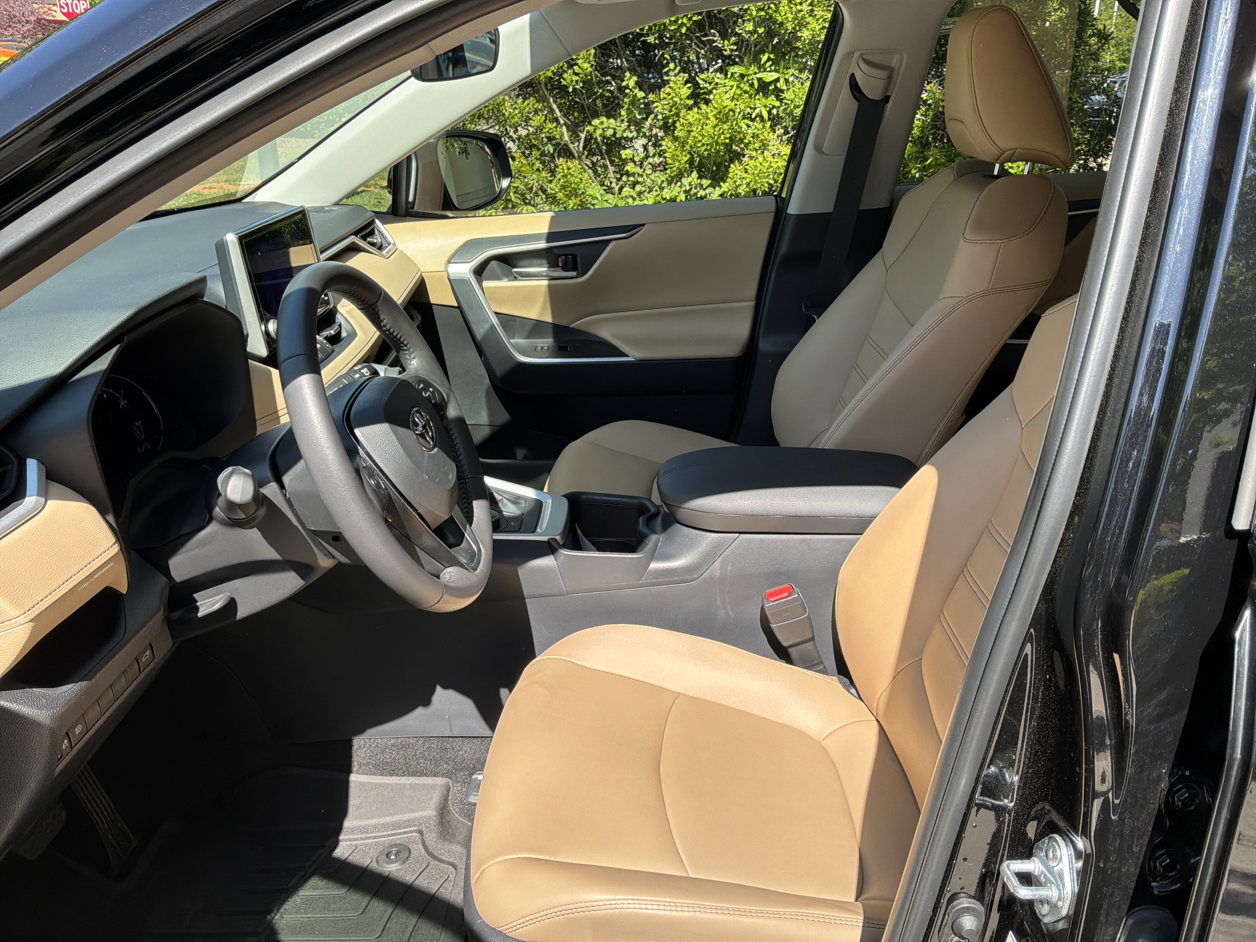 Used 2025 Toyota RAV4 XLE Premium AWD/4WD image 16