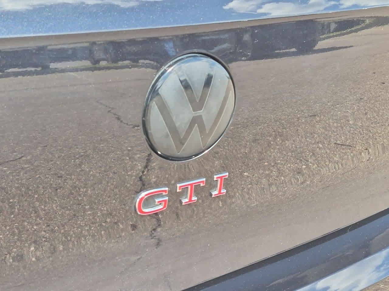 Used 2024 Volkswagen GTI SE FWD image 11