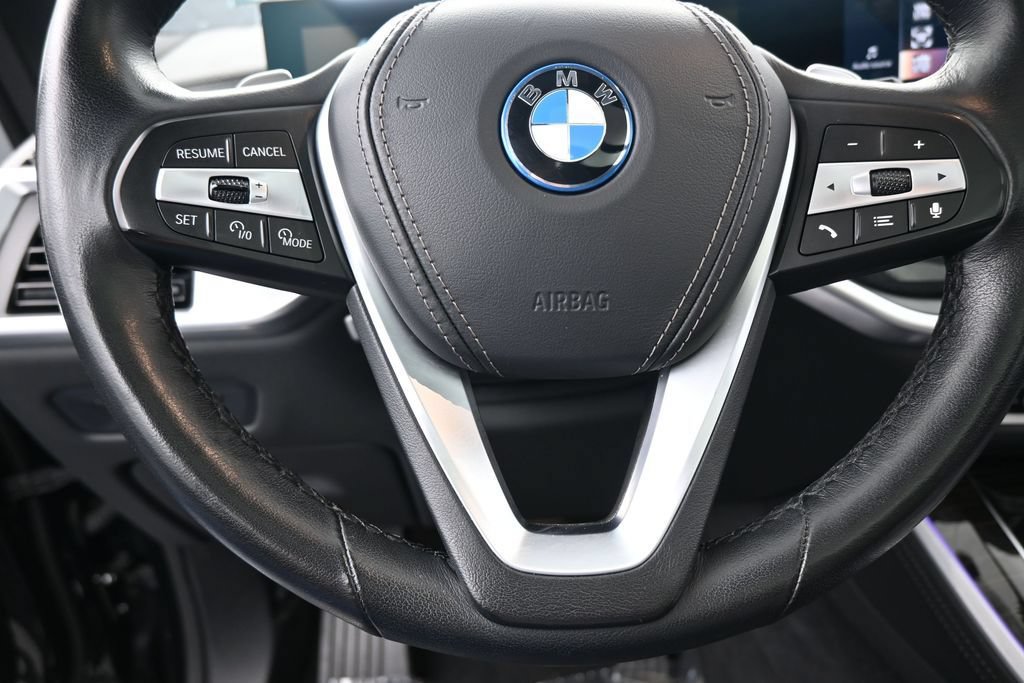 Used 2025 BMW X5 xDrive50e AWD/4WD image 32