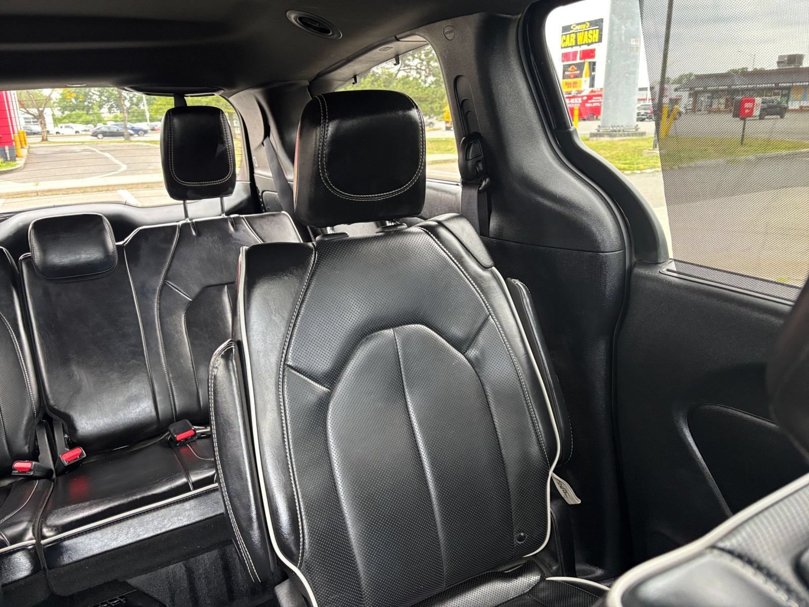 Used 2025 Chrysler Pacifica Limited FWD image 38