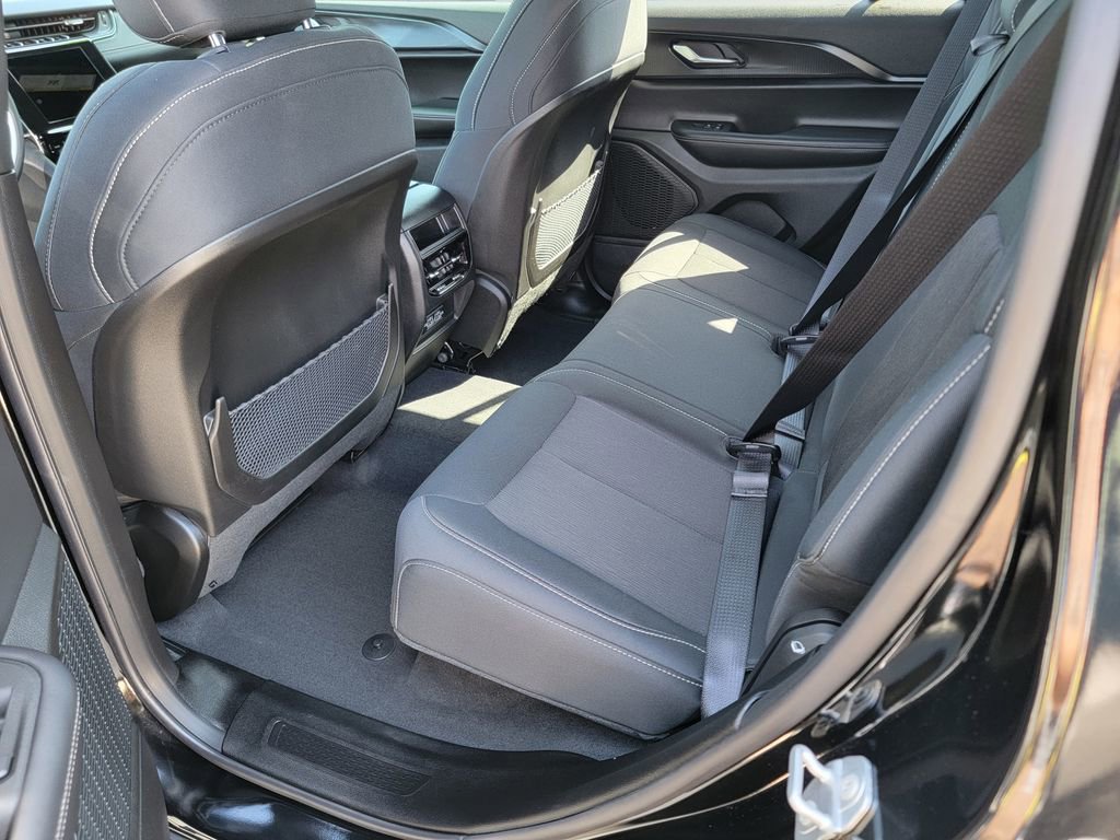 Used 2025 Jeep Grand Cherokee Laredo w/ Trailer Tow Package image 13