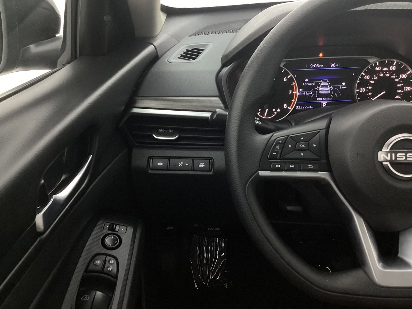 Used 2025 Nissan Altima 2.5 SV image 31