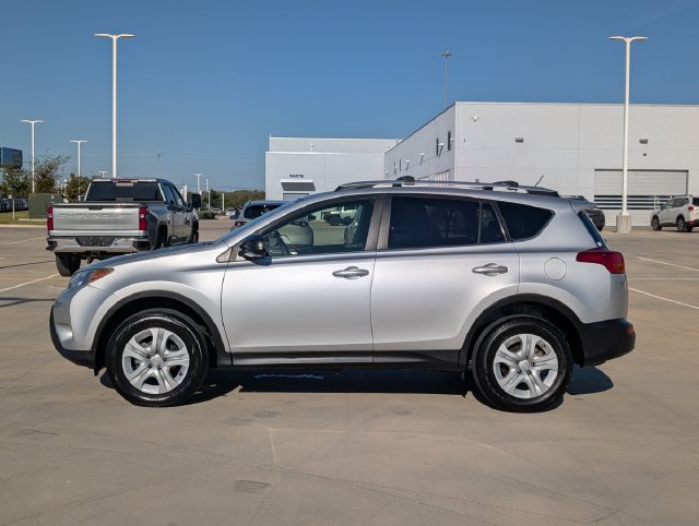 Used 2015 Toyota RAV4 LE FWD image 3