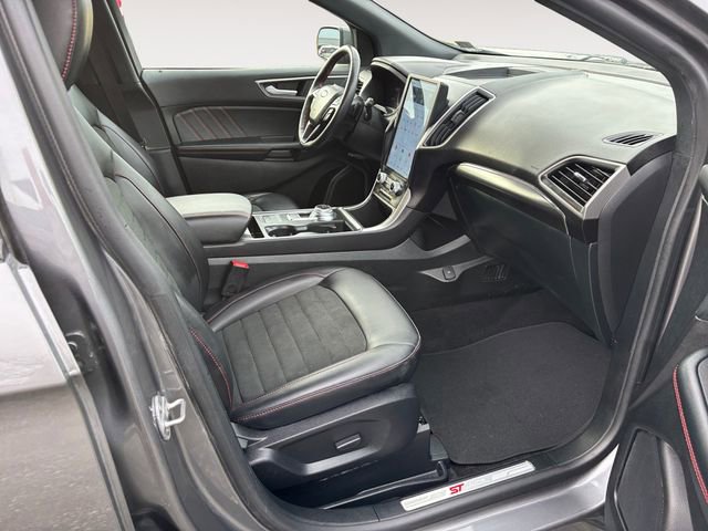 Used 2024 Ford Edge ST-Line w/ Class II Trailer Tow Package image 15