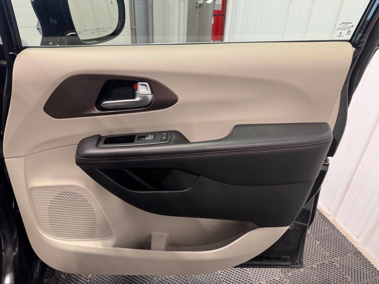 Used 2018 Chrysler Pacifica Touring-L Plus image 20