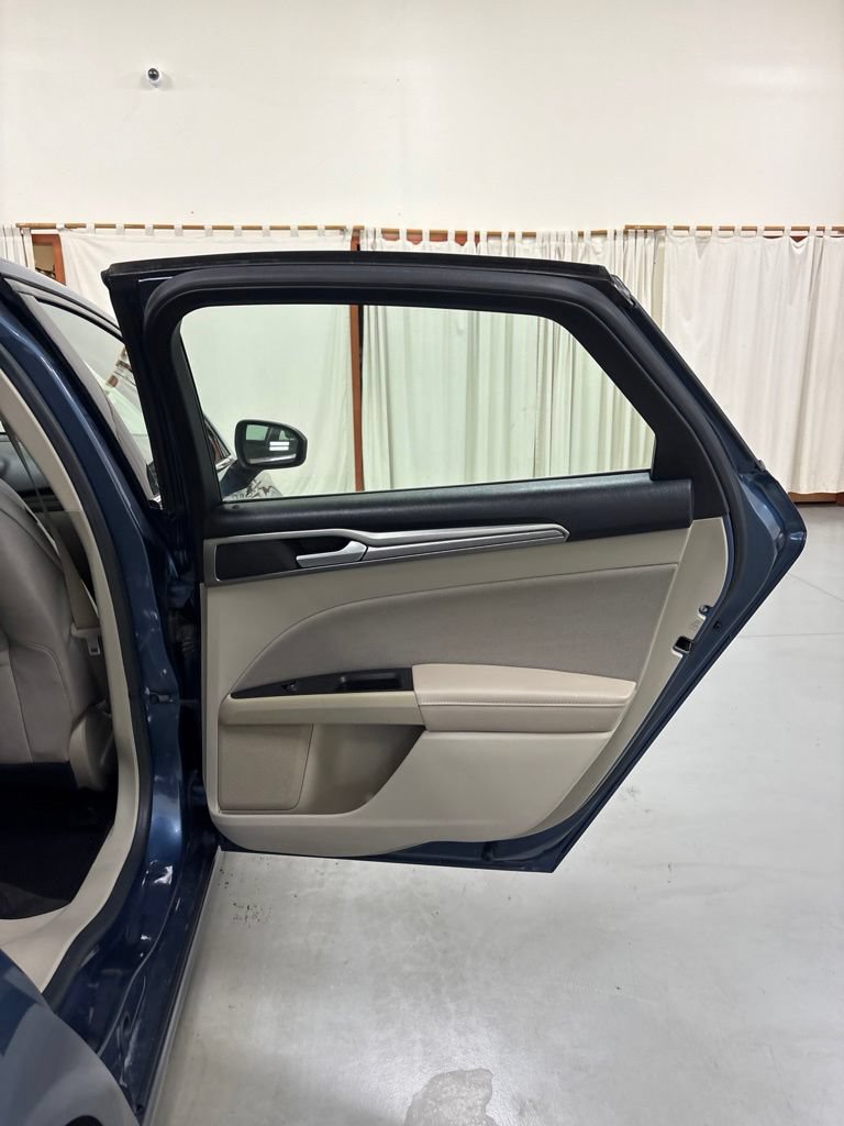Used 2019 Ford Fusion SE FWD image 27