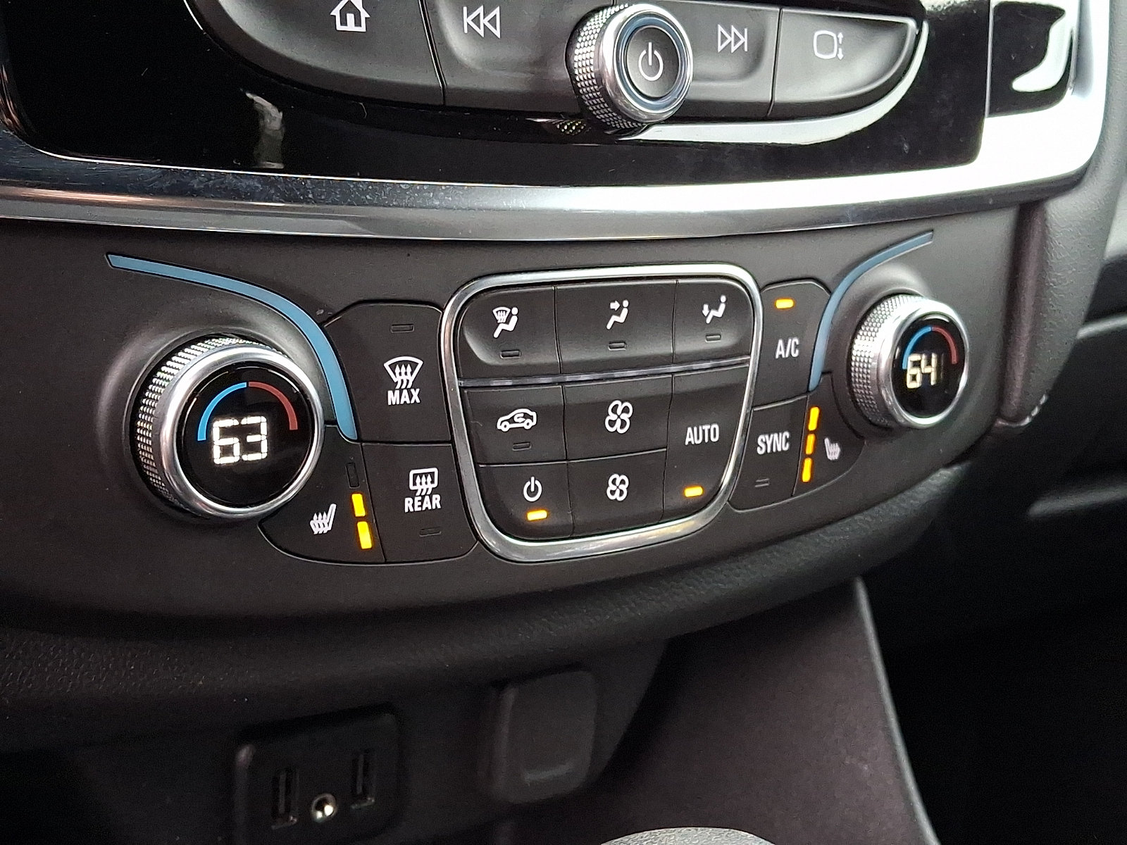 Used 2024 Chevrolet Traverse LT w/ Midnight/Sport Edition AWD/4WD image 18