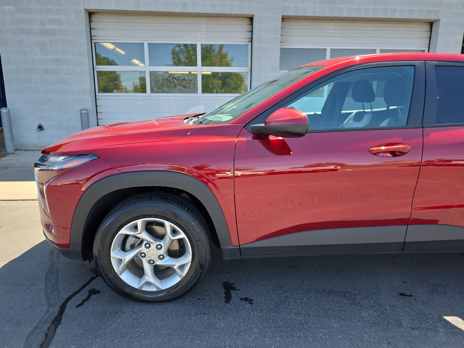 Used 2024 Chevrolet Trax LS w/ LS Convenience Package FWD image 17