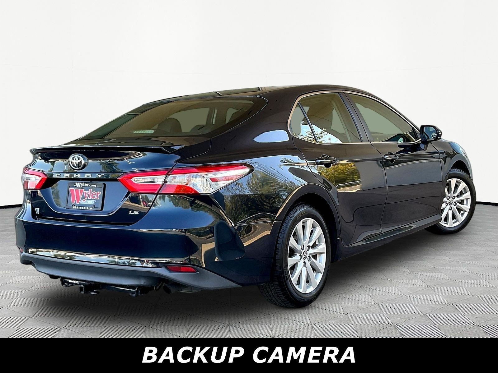 Used 2018 Toyota Camry LE FWD image 6