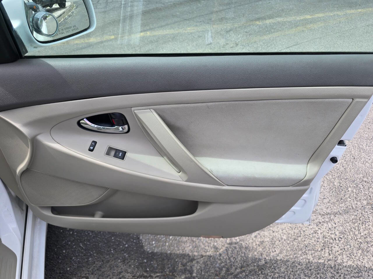Used 2010 Toyota Camry LE FWD image 28
