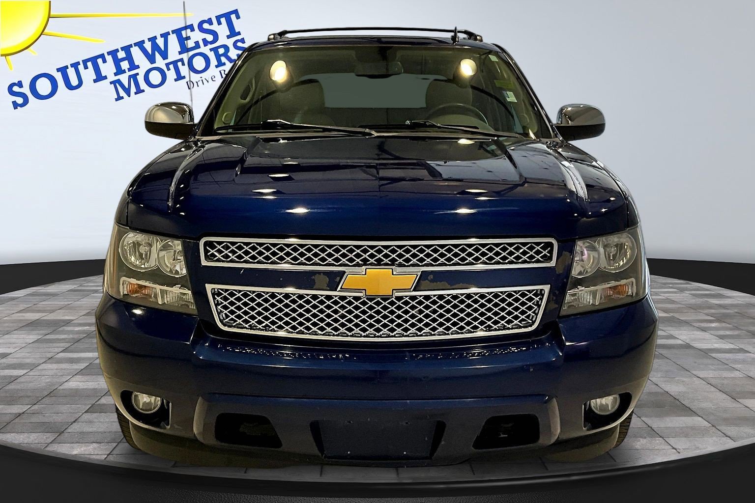 Used 2013 Chevrolet Avalanche LTZ AWD/4WD image 2