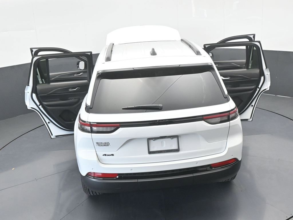 New 2025 Jeep Grand Cherokee Altitude image 62