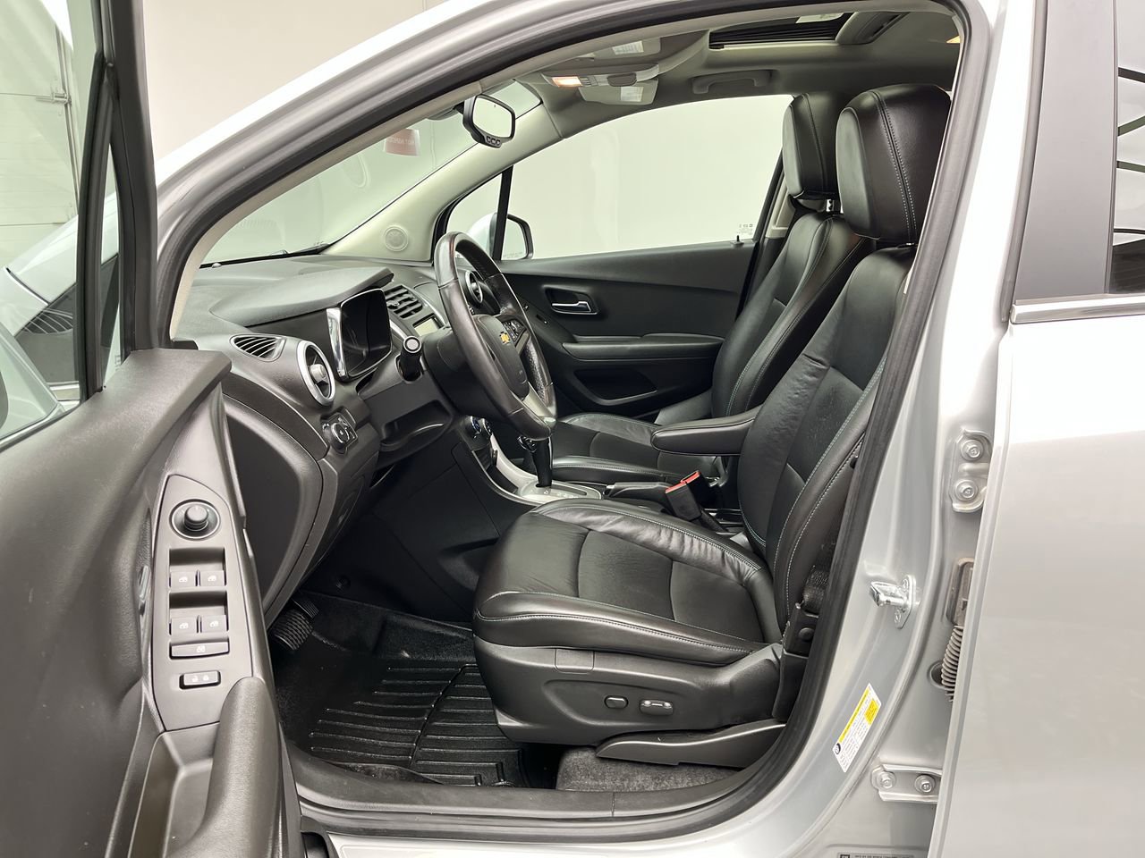 Used 2015 Chevrolet Trax LTZ FWD image 3