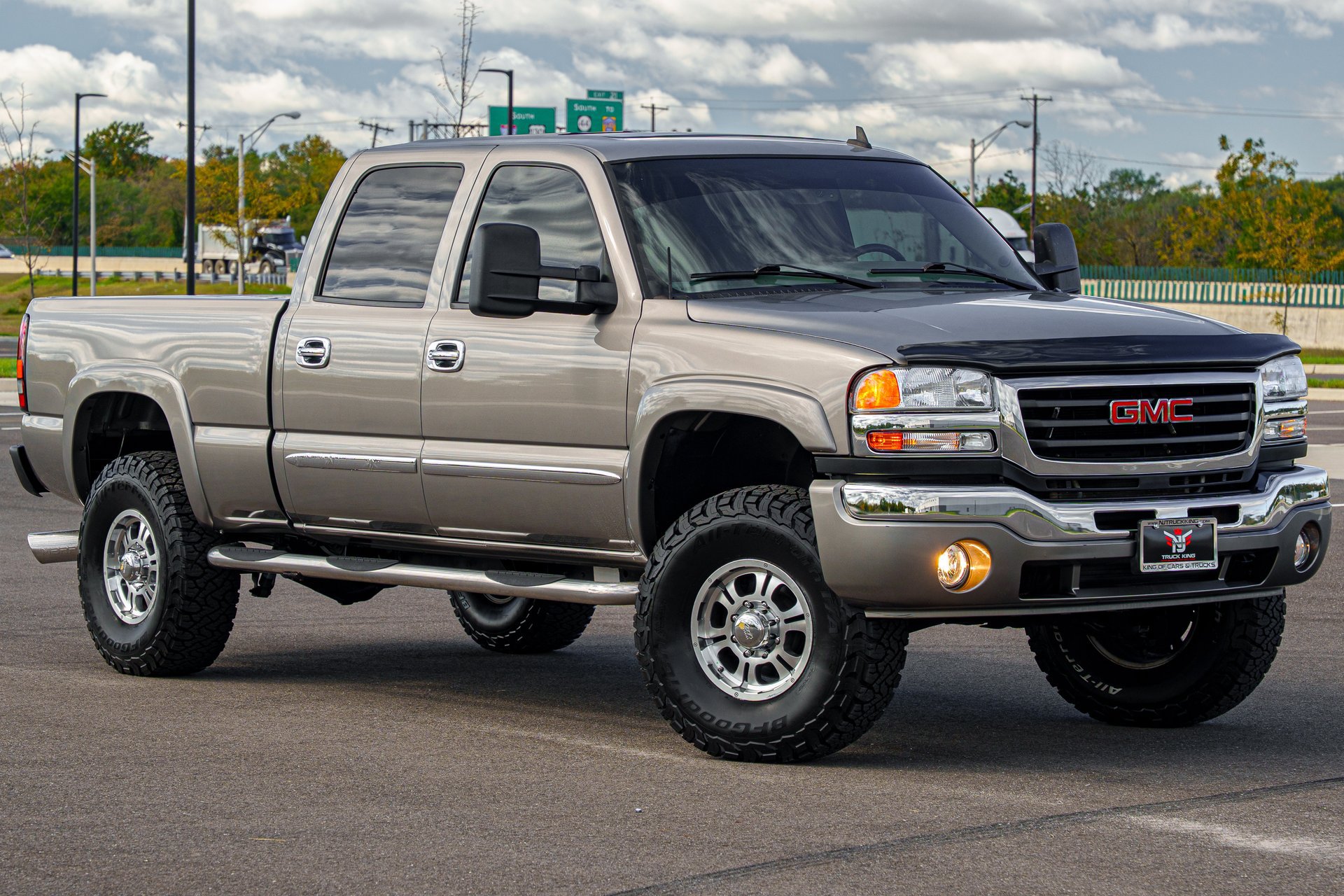 Used 2007 GMC Sierra 2500 SLT w/ Heavy-Duty Power Package AWD/4WD image 1