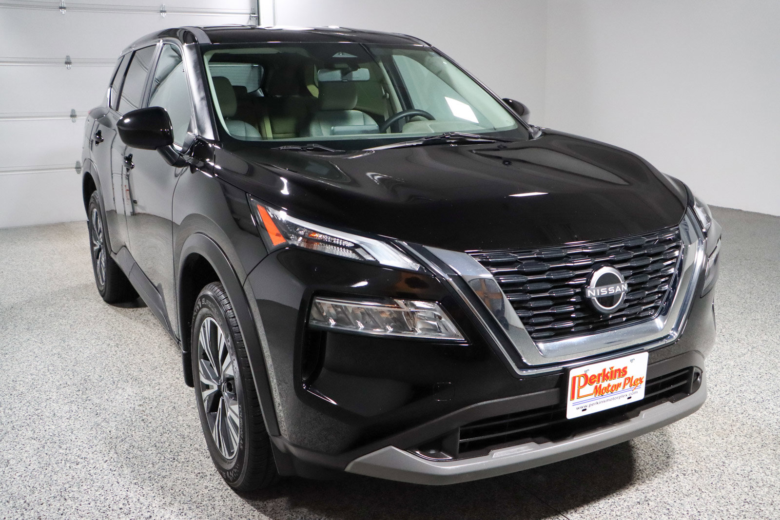 Used 2023 Nissan Rogue SV image 5