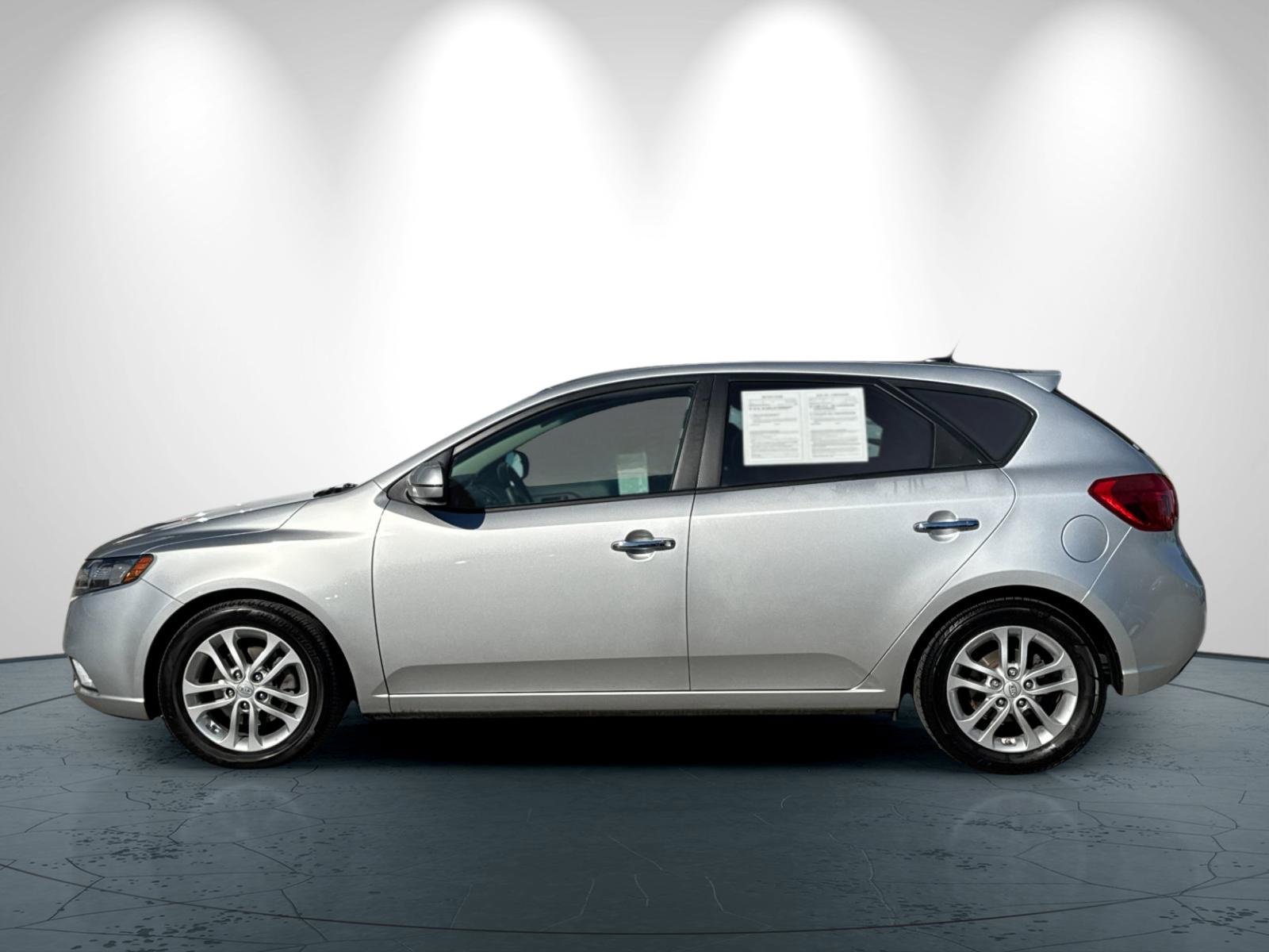Used 2011 Kia Forte EX w/ Tech Pkg image 7