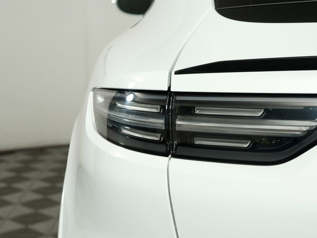 Certified 2023 Porsche Cayenne Turbo AWD/4WD image 12