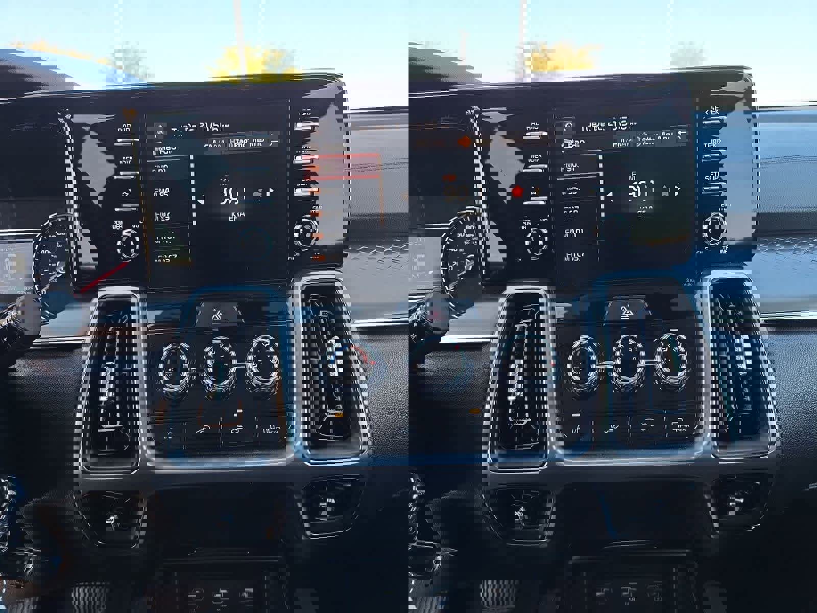 Used 2023 Kia Sorento LX image 26