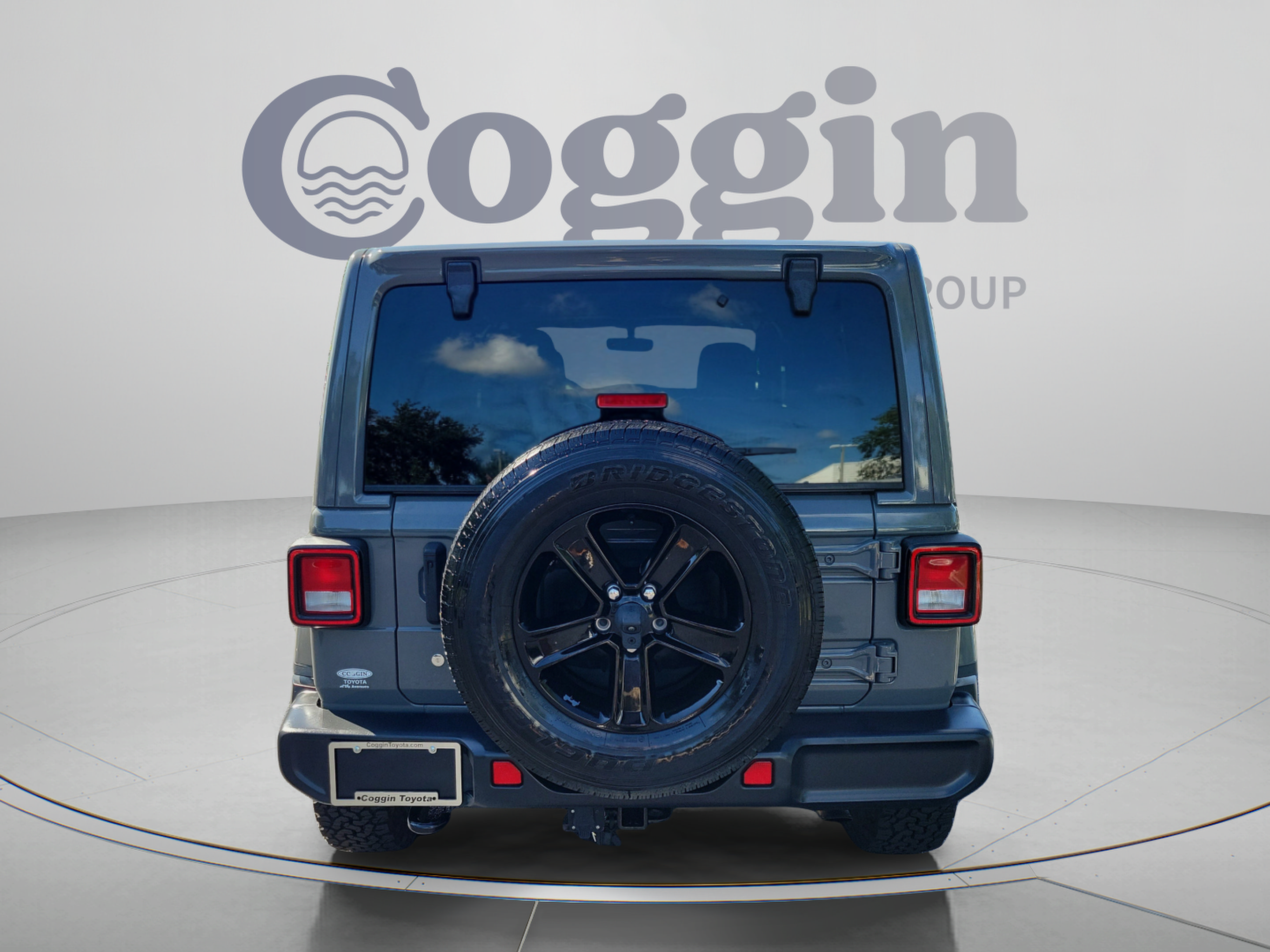 Used 2020 Jeep Wrangler Unlimited Sahara AWD/4WD image 3