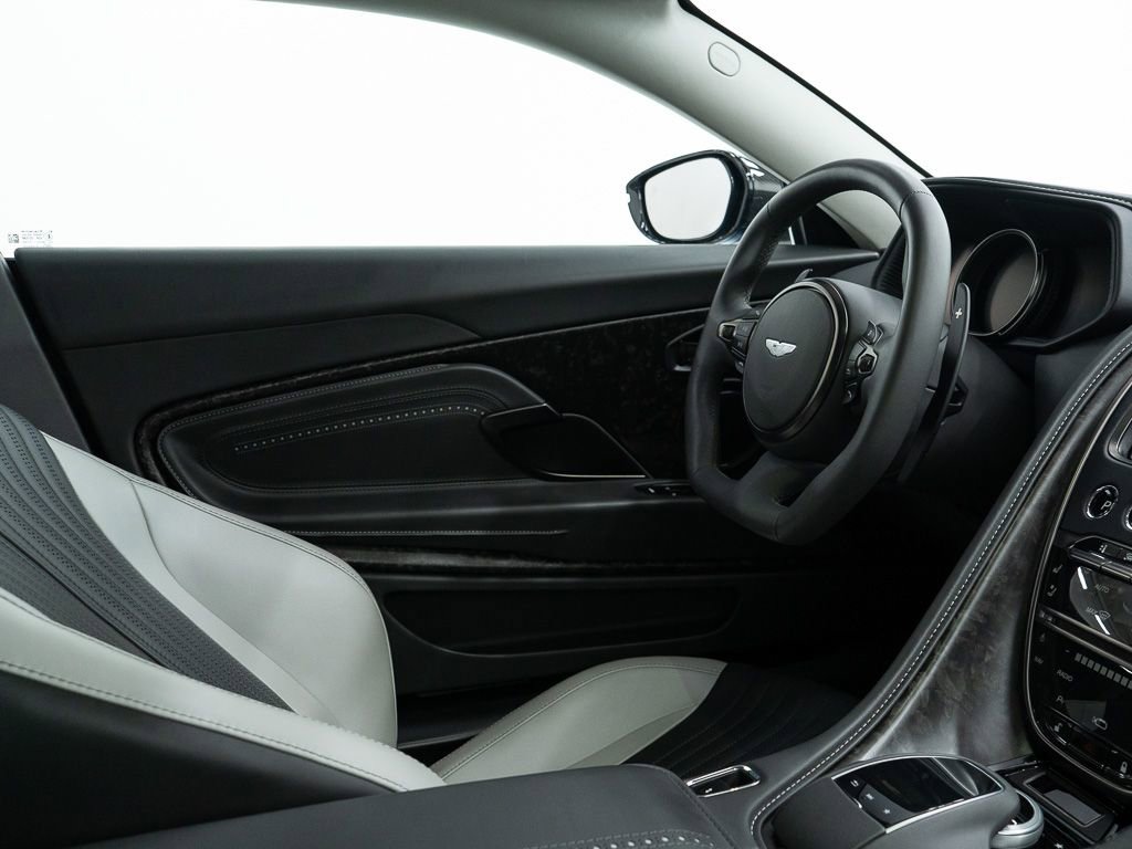 Used 2023 Aston Martin DB11 V12 image 22
