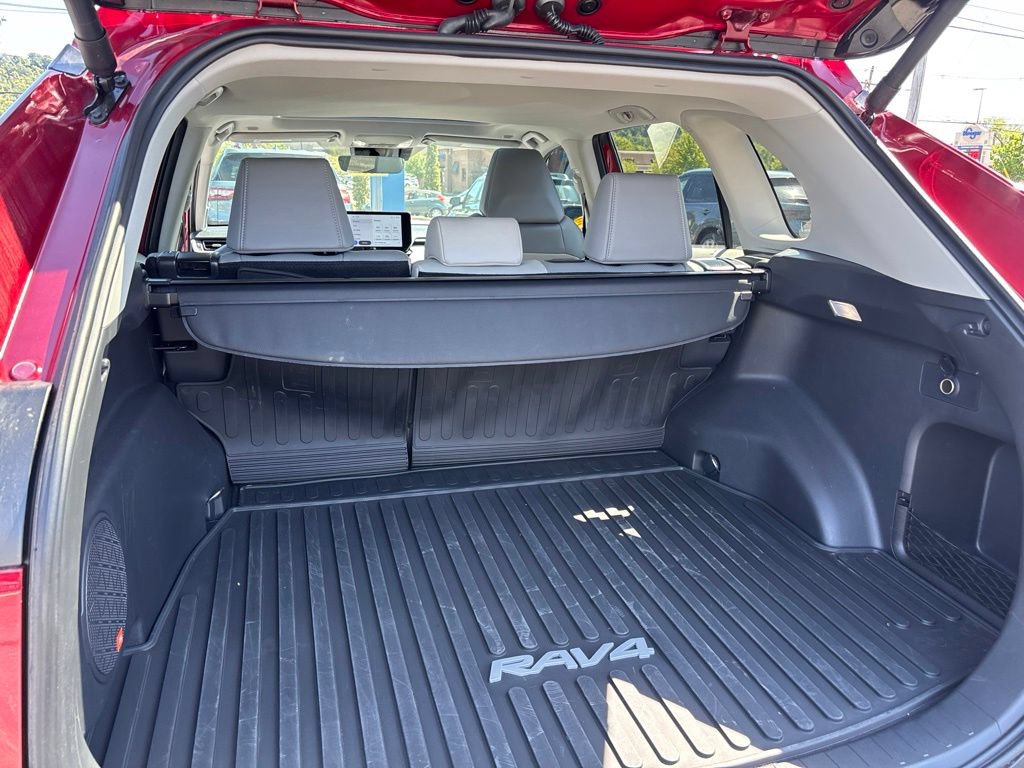 Used 2025 Toyota RAV4 Limited w/ Weather Package AWD/4WD image 31