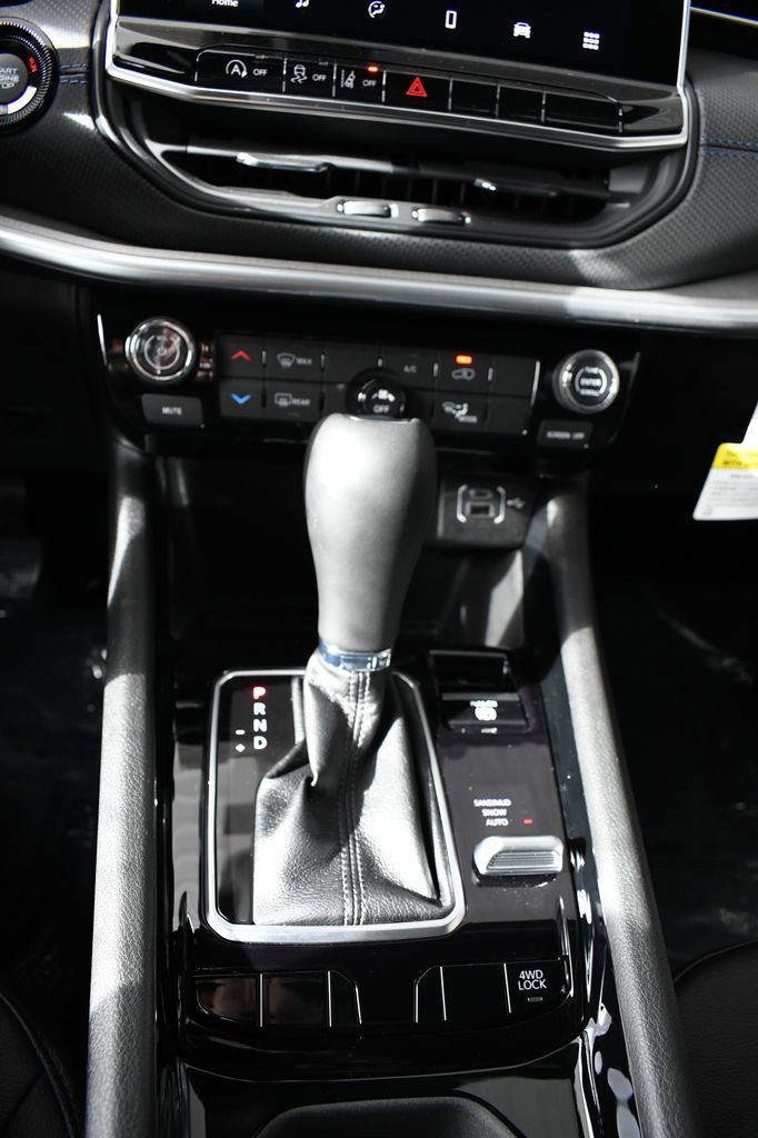 New 2026 Jeep Compass Latitude image 12