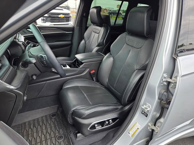 Used 2023 Jeep Grand Cherokee Overland w/ Advanced Protech Group III AWD/4WD image 10
