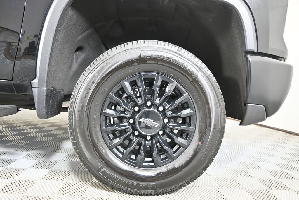 Used 2025 Chevrolet Silverado 3500 W/T image 12