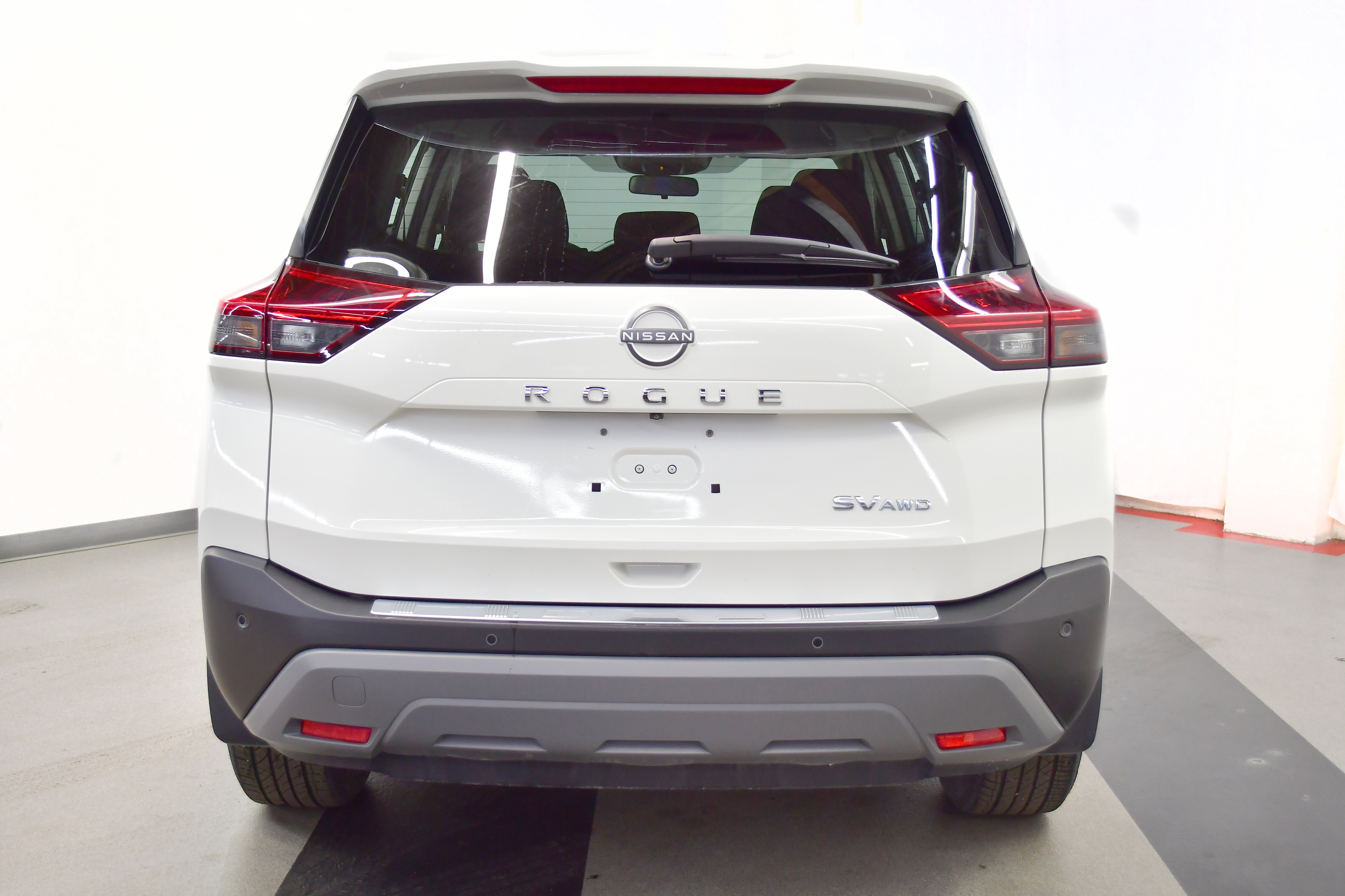 Used 2023 Nissan Rogue SV image 12