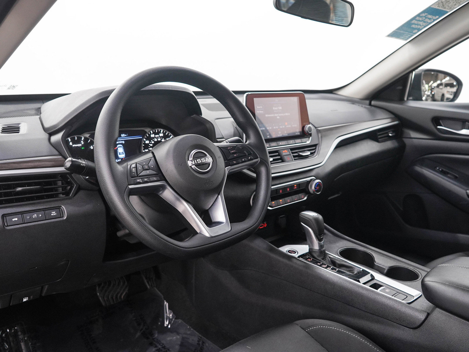 Used 2025 Nissan Altima 2.5 SV AWD/4WD image 22