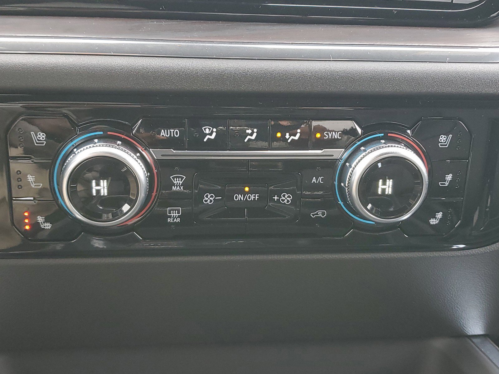 New 2025 GMC Sierra 2500 SLT w/ SLT Convenience Package image 32