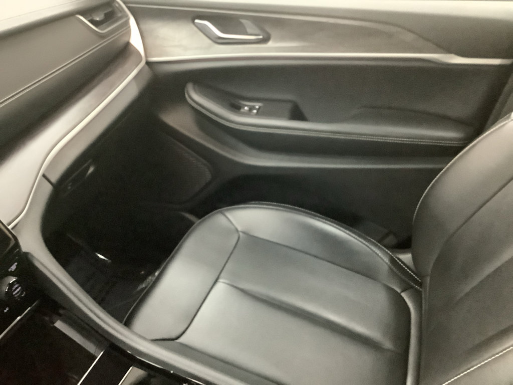 Used 2023 Jeep Grand Cherokee Limited image 23