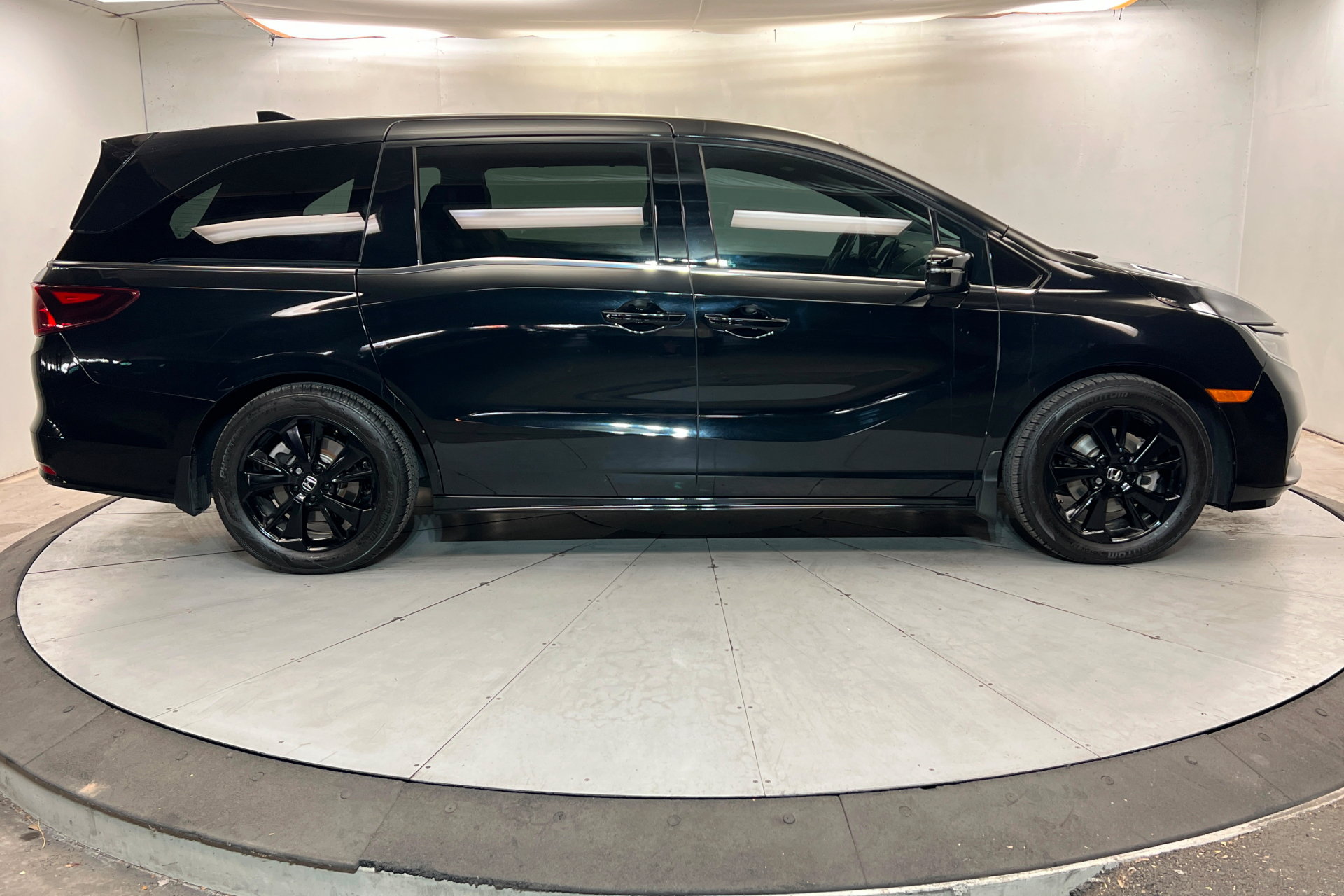 Used 2023 Honda Odyssey Sport image 7