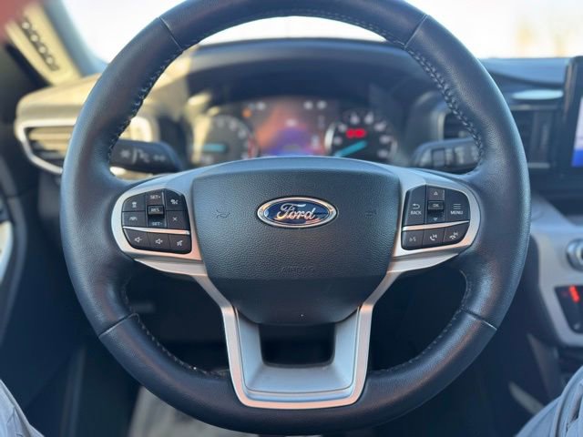 Used 2023 Ford Explorer XLT w/ Equipment Group 202A image 9