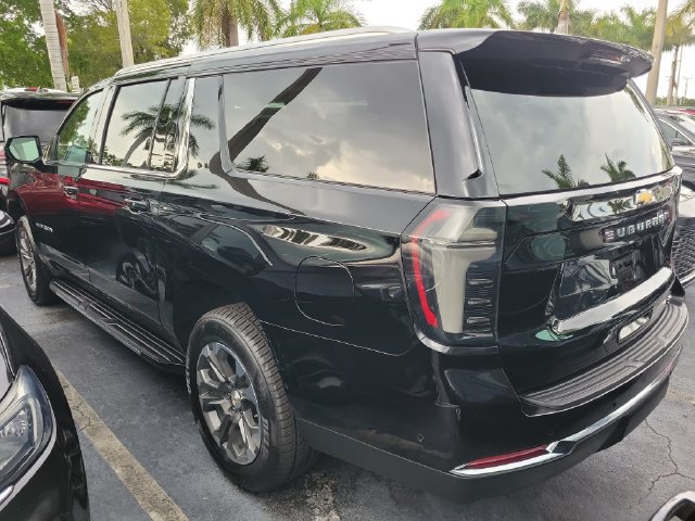 Used 2025 Chevrolet Suburban LT w/ Comfort Package RWD image 4