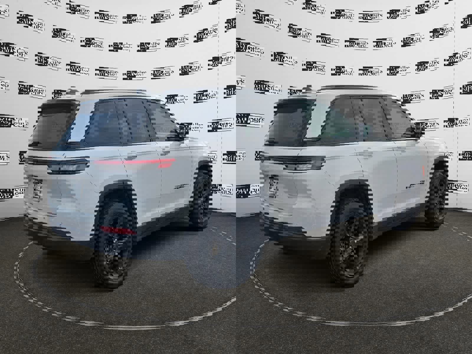 Used 2023 Jeep Grand Cherokee Altitude image 6