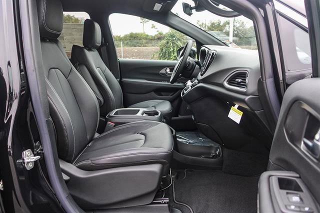 New 2026 Chrysler Voyager LX image 15