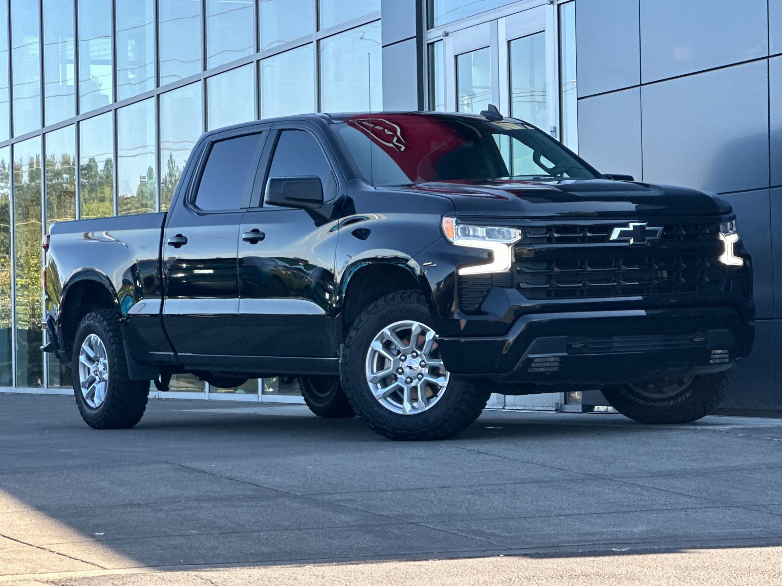 Used 2023 Chevrolet Silverado 1500 RST AWD/4WD image 2