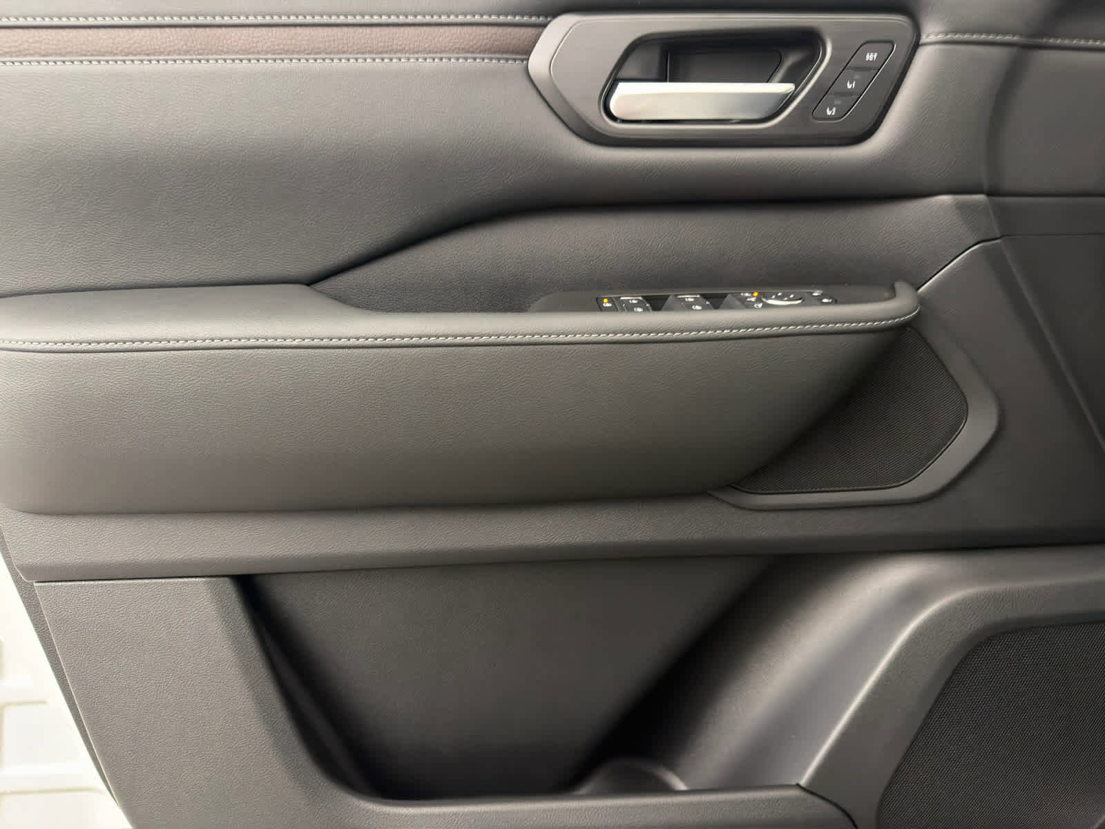 New 2026 Nissan Armada SL w/ Captain's Chari Seat Package image 23