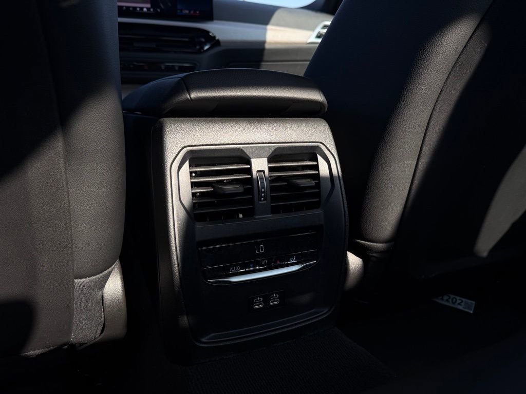 Used 2025 BMW 330i Sedan image 25