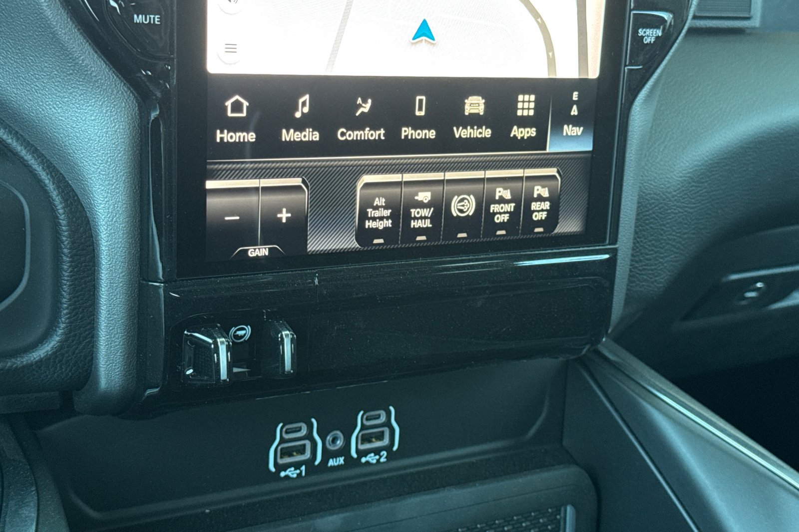 New 2026 RAM 3500 Laramie AWD/4WD image 19