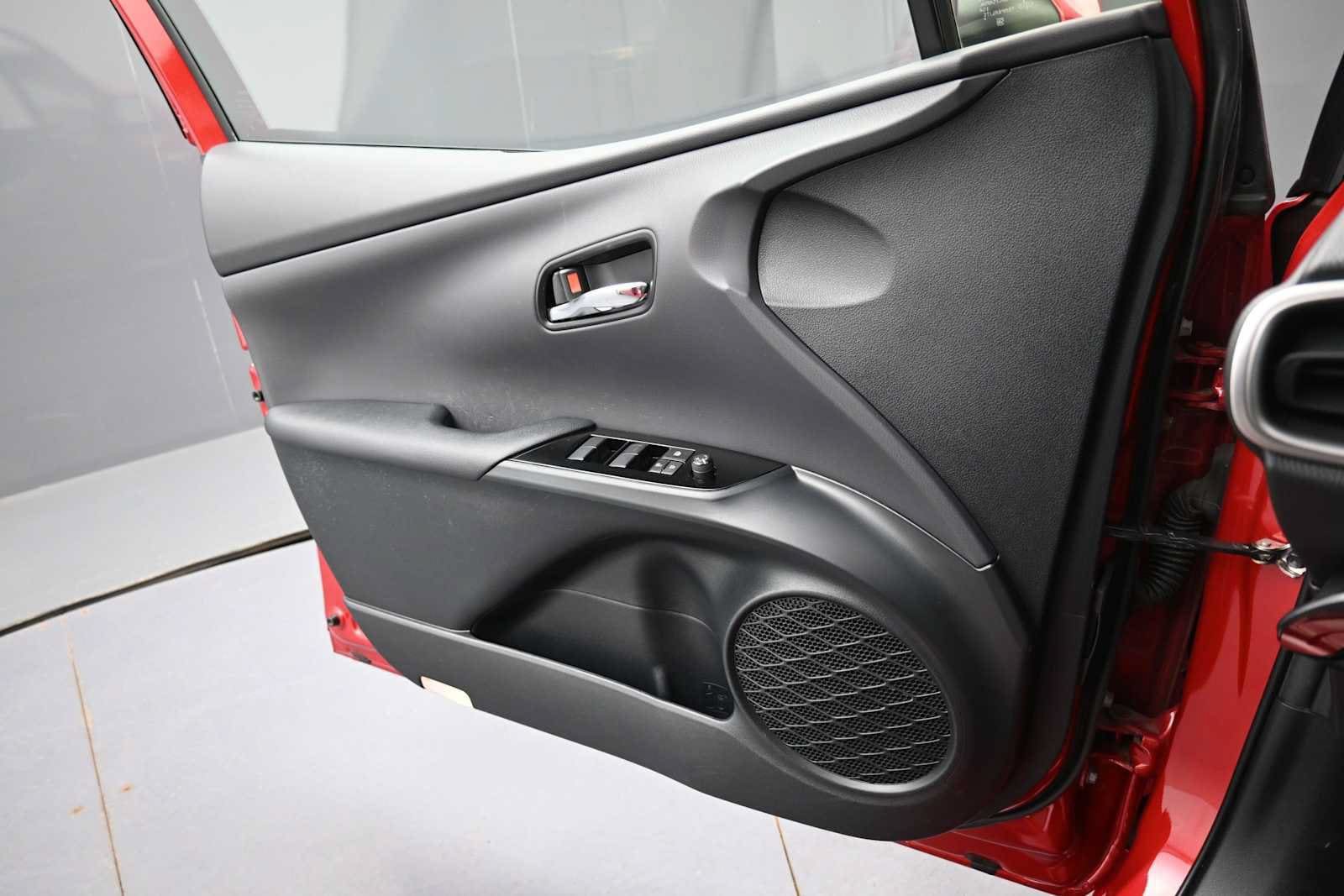 Used 2021 Toyota Prius Prime XLE FWD image 9