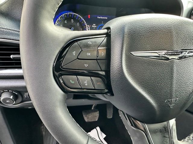 Used 2025 Chrysler Pacifica Limited FWD image 31