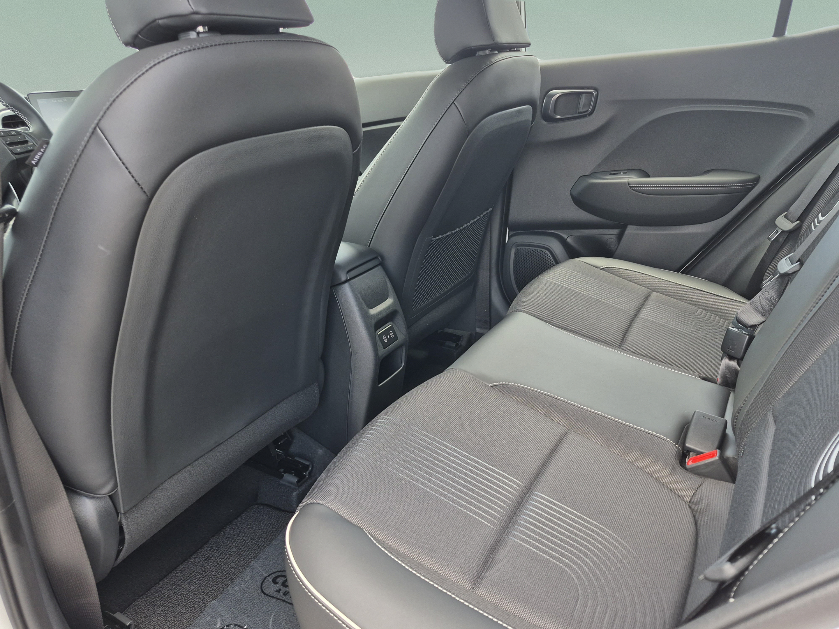 New 2026 Hyundai Venue SEL FWD image 15